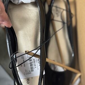 Easy Street Women's Black Flats